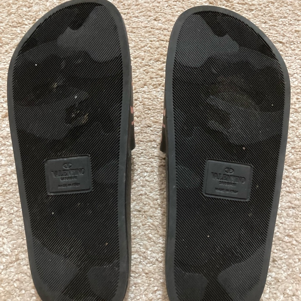 Authentic Valentino Slides - Picture 6 of 10